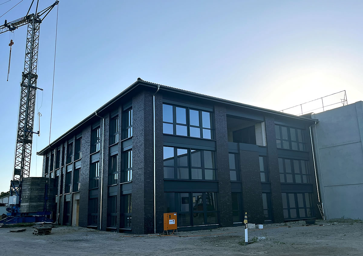 CNC Blechbearbeitung Hannover und Wasserstrahlschneiden mit CNC Blechverarbeitung Celle sowie Laserschneiden Braunschweig - Alles von R+G Metallbau GmbH, Wietze.